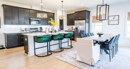 “The Grande” 8 BR/8BA Downtown Apex, 2 Game Rooms!