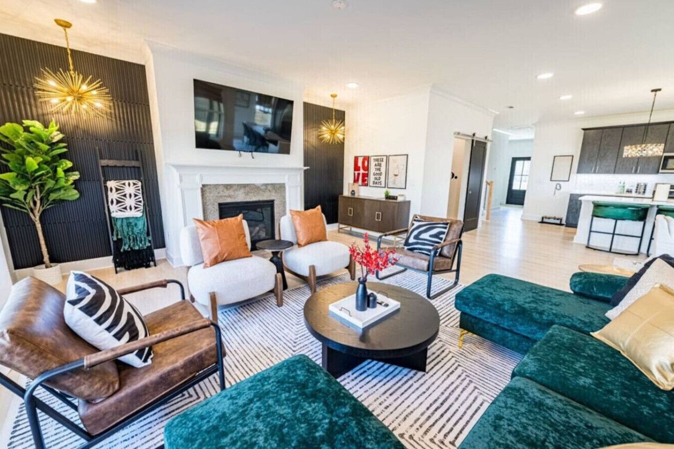 Smart TV, caminetto, videogiochi, tavolo da ping pong