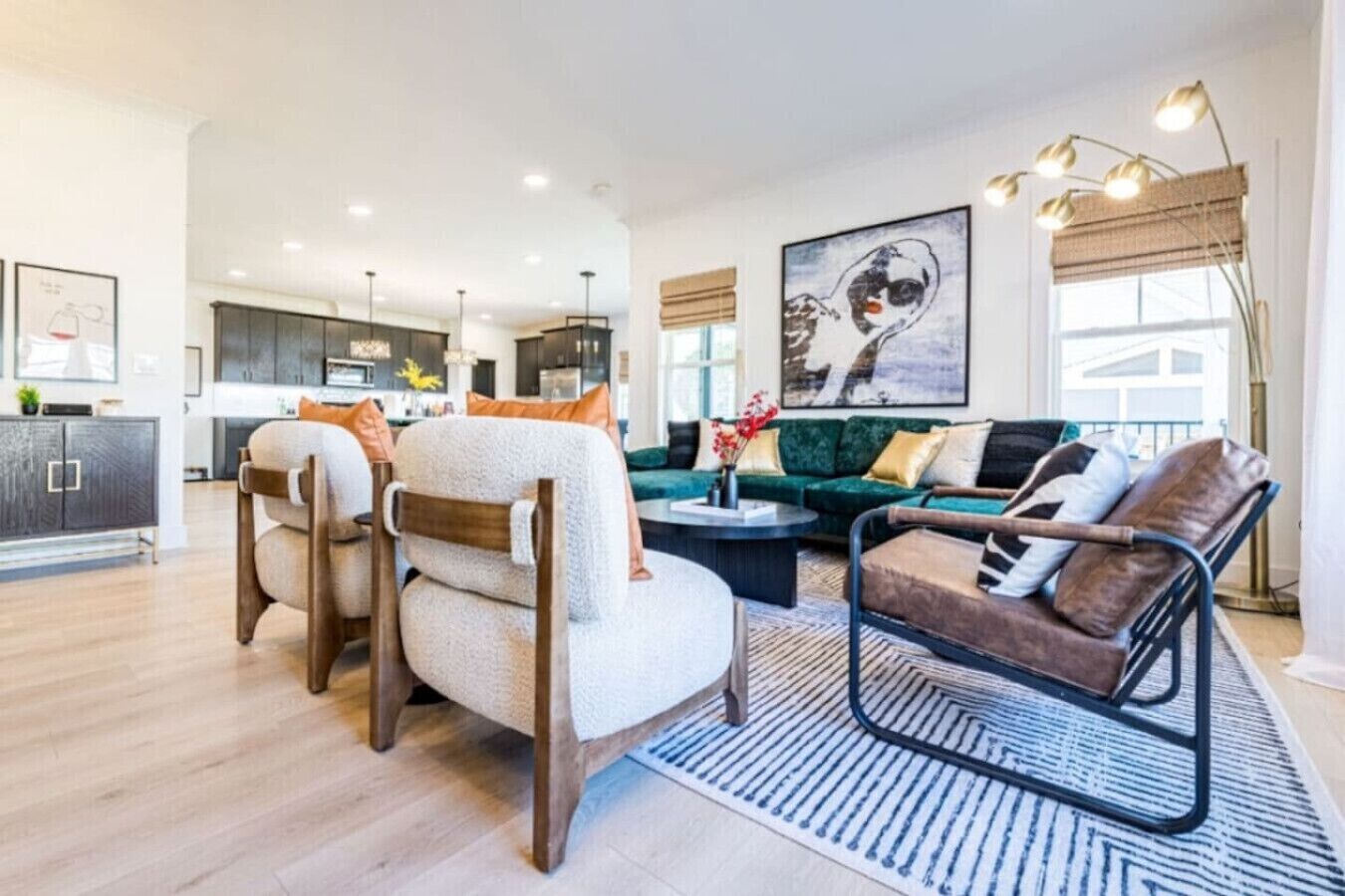 Smart-TV, Kamin, Videospiele, Tischtennisplatte