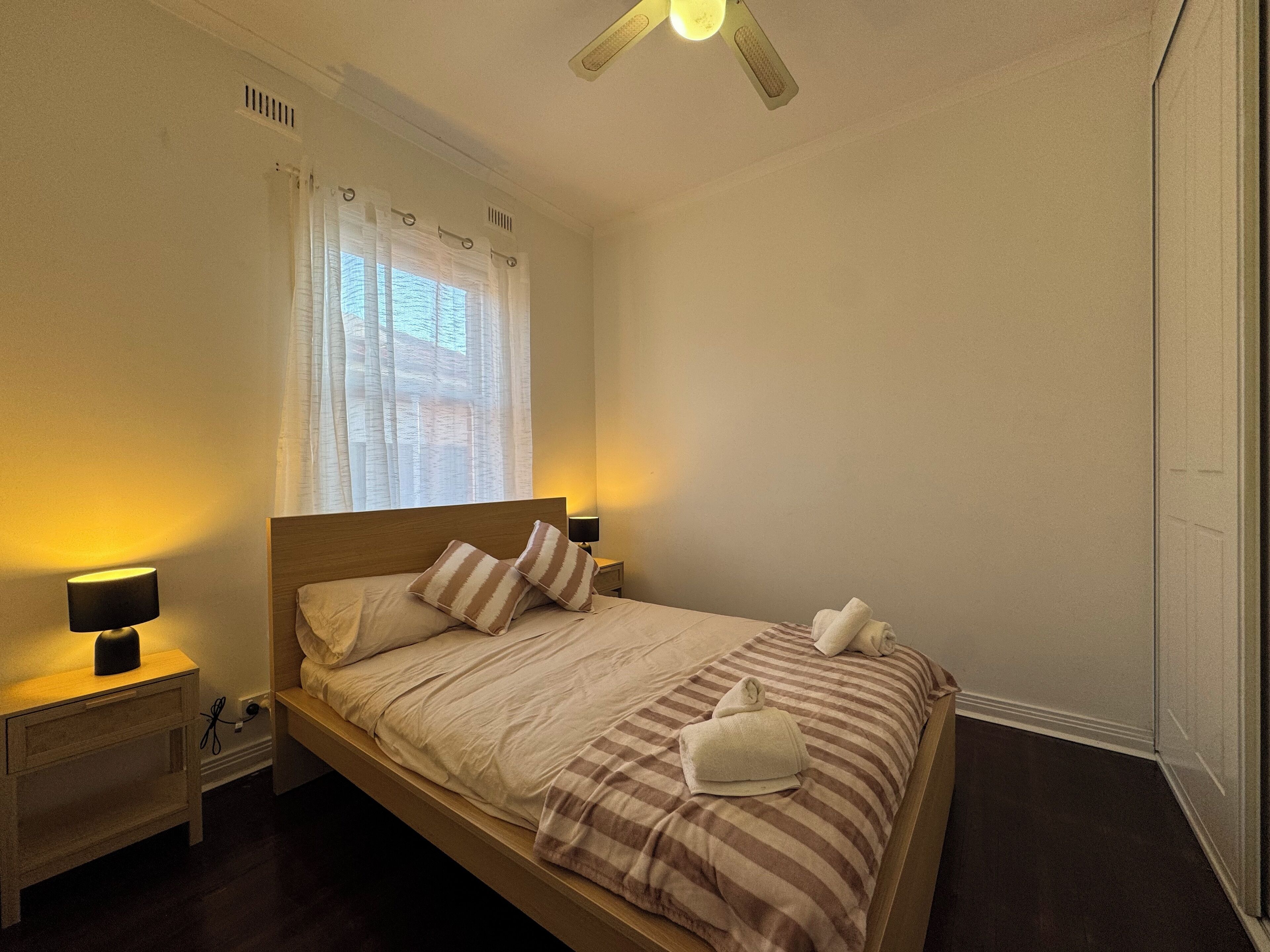 3 makuuhuonetta, silitysrauta/-lauta, ilmainen Wi-Fi, vuodevaatteet