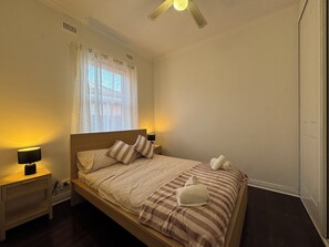 3 soverom, strykejern/-brett, wi-fi (inkludert) og sengetøy