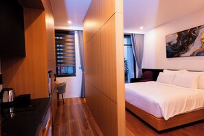 Habitación Deluxe doble, 1 cama de matrimonio grande | Sistema de insonorización, wifi gratis, accesible en silla de ruedas