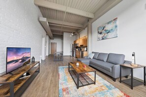 TV - Industrial 1BD Apt in the Heart of the City (Cleveland)