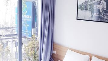 1 bedroom, desk, WiFi, bed sheets