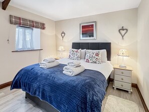 3 quartos, acesso à internet, roupa de cama