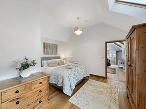 1 slaapkamer, een strijkplank/strijkijzer, wifi, beddengoed