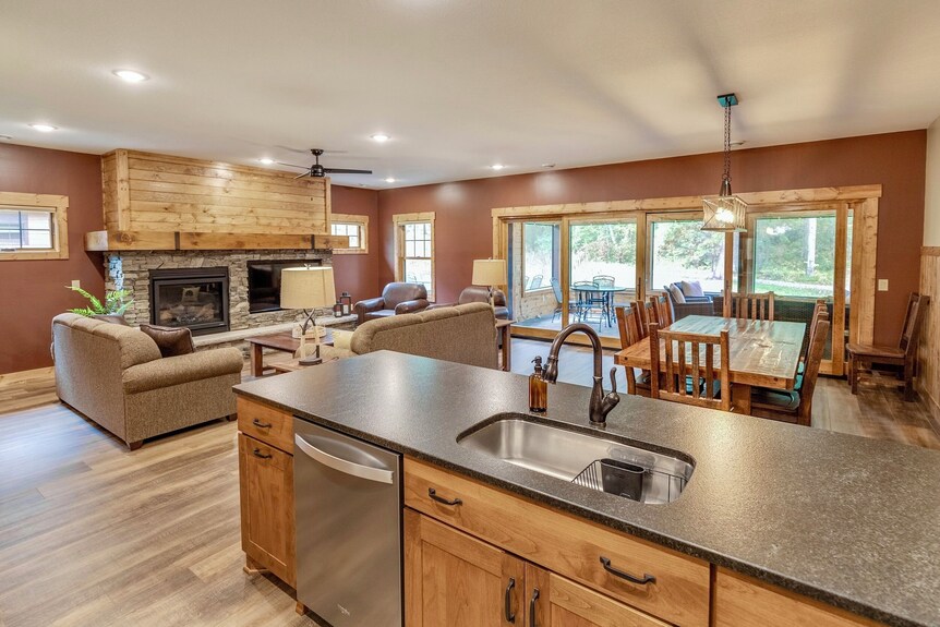 Lakeview Home With Dock On The Whitefish Chain, Outdoor Pool, Pickleball & More - Minnesota