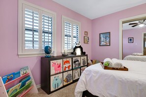 4 chambres, bureau, Wi-Fi, literie fournie