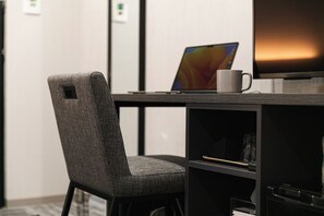 Coffres-forts dans les chambres, bureau, Wi-Fi gratuit