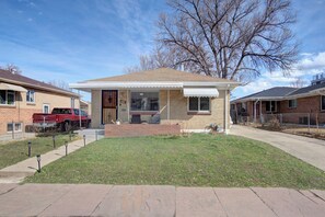 Exterior - LoHi Home – Walk to Dining, Bars, Downtown and more! (Denver)