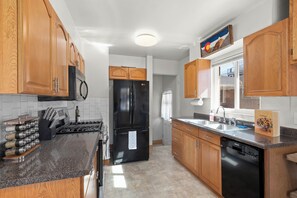 Fridge, microwave, oven, stovetop - LoHi Home – Walk to Dining, Bars, Downtown and more! (Denver)