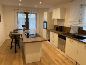 Private kitchen - Holiday Home With 4 Rooms and Terrace (Osann-Monzel)