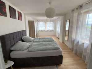 House | 4 bedrooms, individually furnished, bed sheets
