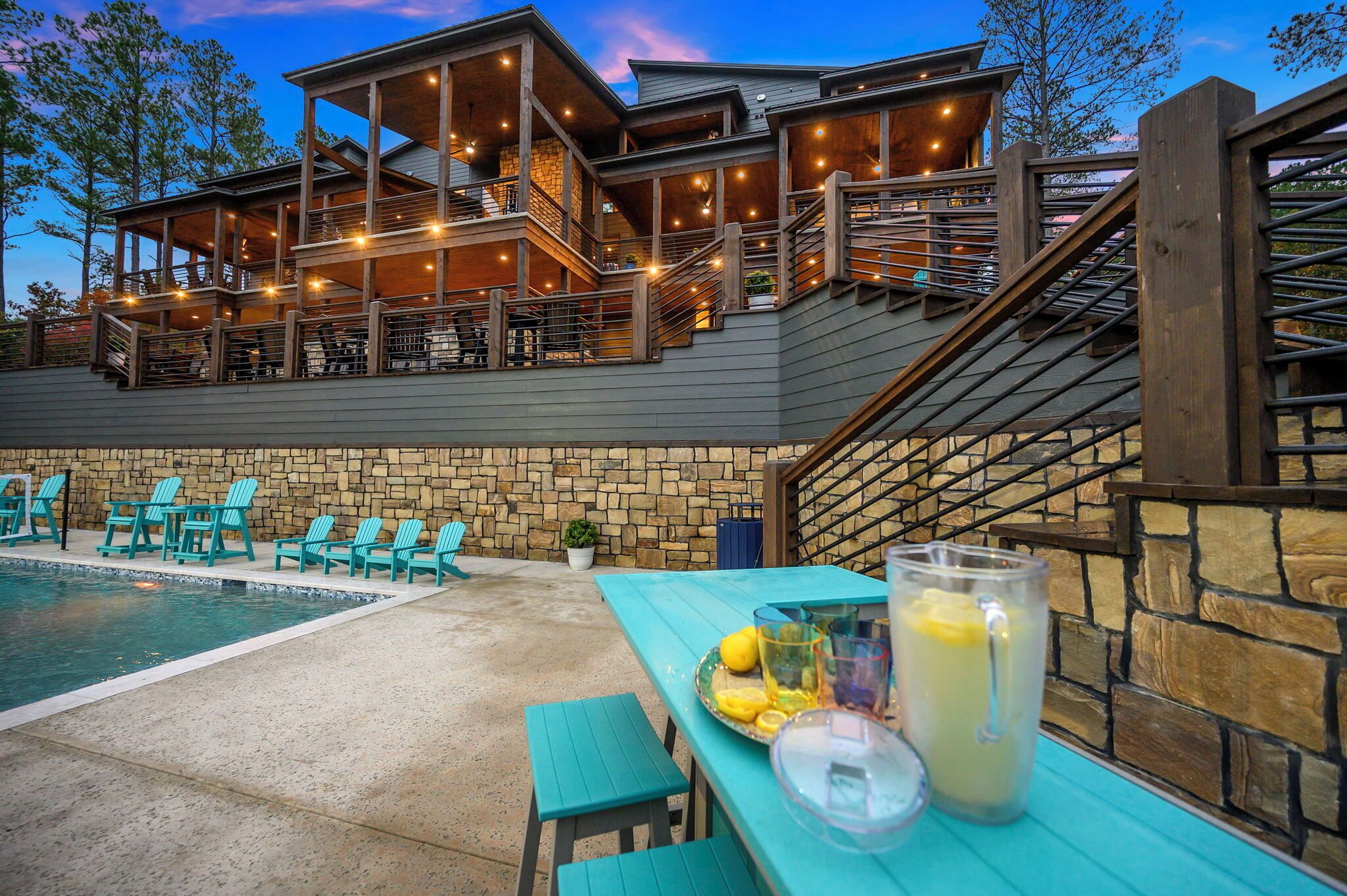 室外游泳池，恒温泳池