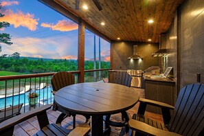 Outdoor dining - Luxury Cabin | Heated Pool, Hot Tub, Game Loft, Pickleball Court | Sleeps 23 – Risky Business (Broken Bow)