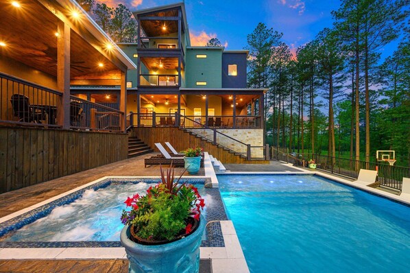 Outdoor pool, a heated pool