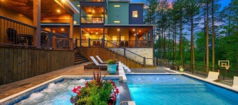 Luxury Cabin | Heated Pool, Hot Tub, Game Loft, Pickleball Court | Sleeps 23 – Risky Business