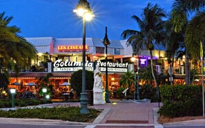 Point of interest - Walk to Lido Beach Tiki Bar, 2 Queen Suites (Sarasota)
