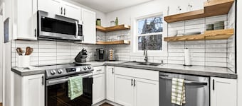 The Harlow House- Beautifully Renovated Home Near Duluth