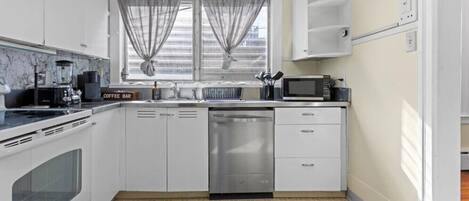 Refrigerador, horno, placa de cocina, lavavajillas