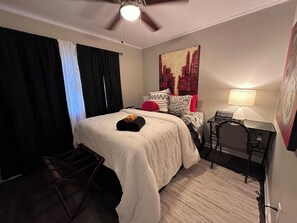 3 bedrooms, iron/ironing board, WiFi, bed sheets