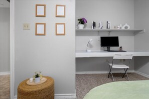 2 bedrooms, desk, iron/ironing board, free WiFi