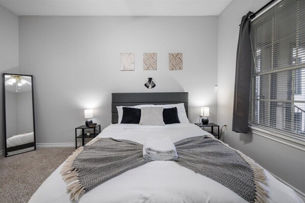 2 Schlafzimmer, Schreibtisch, Bügeleisen/Bügelbrett, kostenloses WLAN