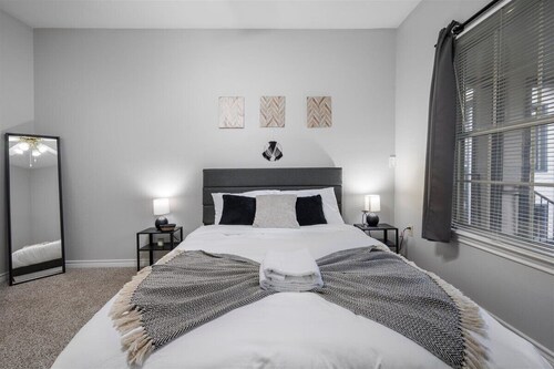 Cozy 2B/2B-Heart of ATX-Walk to Moody UT ACL & SXSW