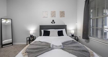Cozy 2B/2B-Heart of ATX-Walk to Moody UT ACL & SXSW