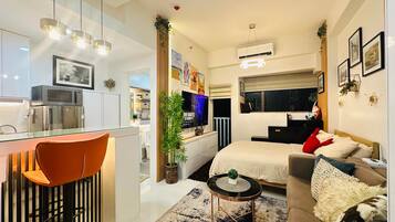 1 habitación, tabla de planchar con plancha, wifi y ropa de cama