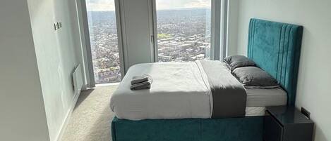 3 bedrooms, WiFi, bed sheets, wheelchair access