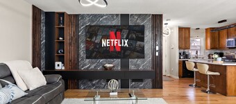 Stylish & Spacious Retreat - with a High tech Movie Theater near DT Minneapolis