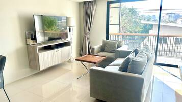 Deluxe Room | Living area