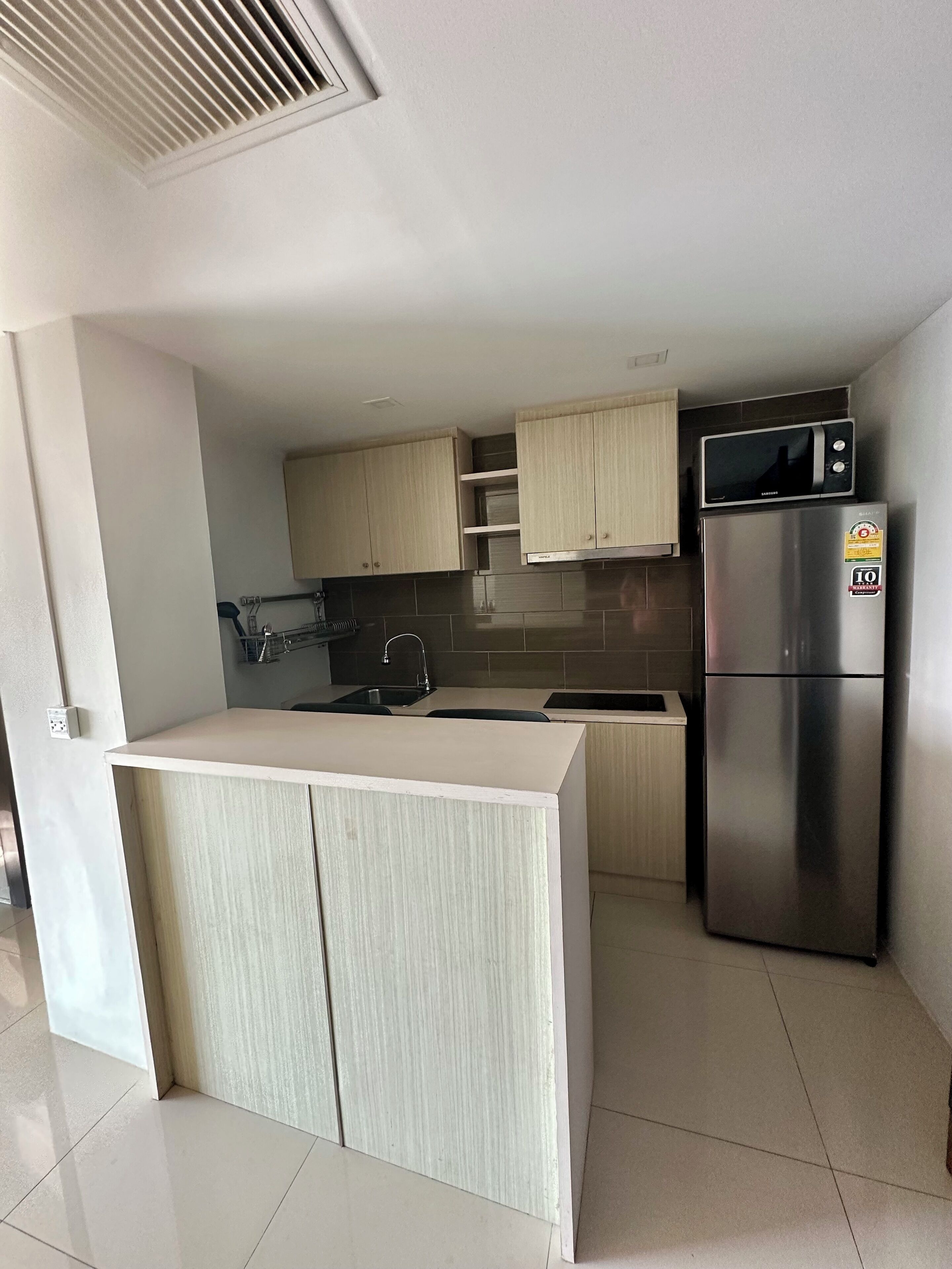 ห้องซูพีเรีย, ระเบียง, วิวเมือง | ห้องน้ำ | ฝักบัวในอ่างอาบน้ำ, ไดร์เป่าผม, ผ้าเช็ดตัว, สบู่