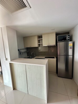 Superior Room, Balcony, City View | Bathroom | Combined shower/tub, hair dryer, towels, soap