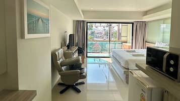 Standard Room | Bathroom | Combined shower/bathtub, hair dryer, towels, soap