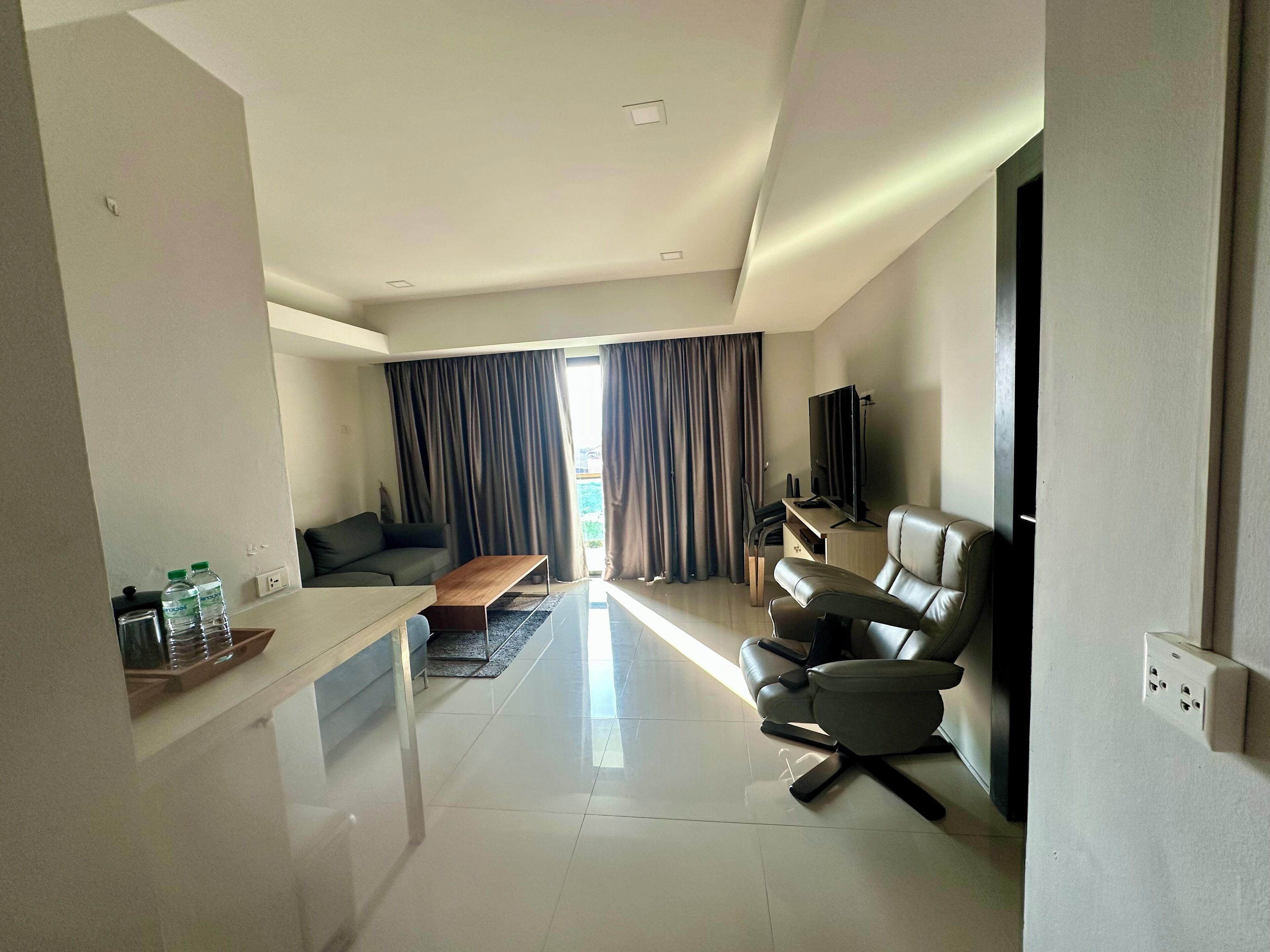 Quarto superior, sacada, vista para a cidade | Escrivaninha, espaço de trabalho para notebook, Wi-Fi de cortesia