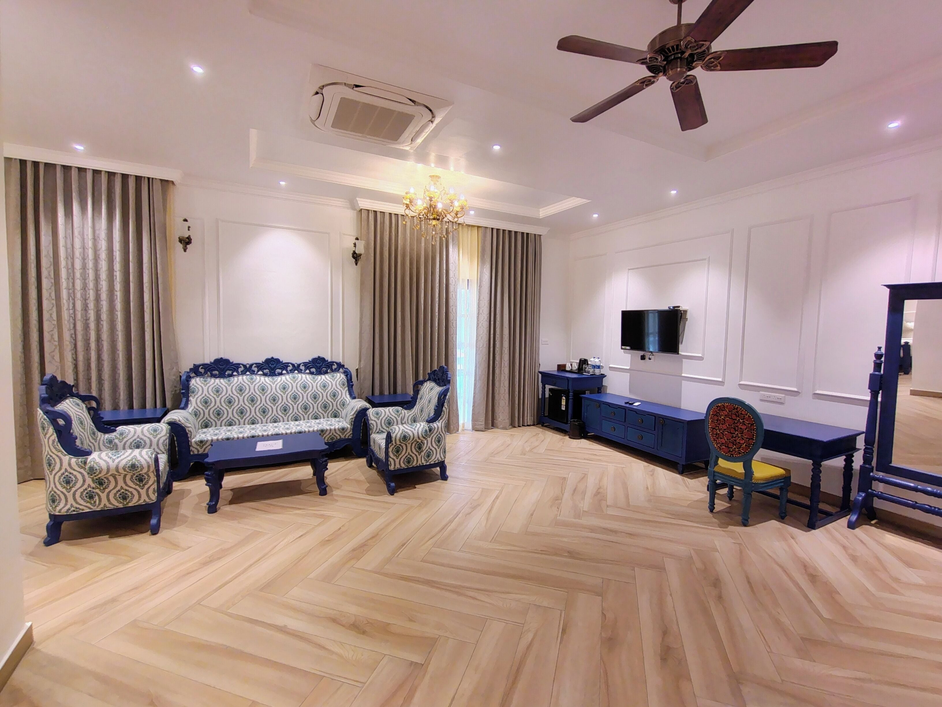 Kahden hengen executive-huone, näköala puutarhaan | Silitysrauta/-lauta, ilmainen Wi-Fi