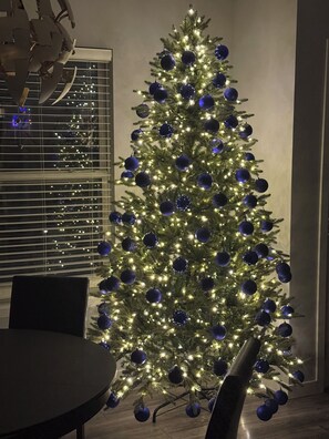 Interior - Modern 3-Bedroom Townhome with Full Amenities – Your Home Away from Home! (Crest Hill)