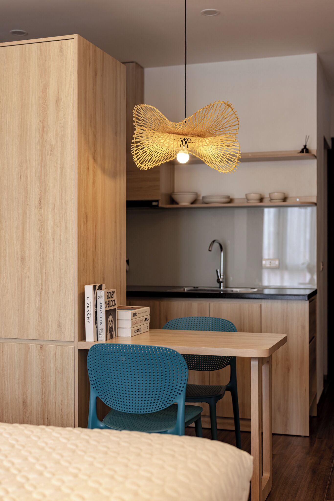 Deluxe Apartment, City View | In-room dining