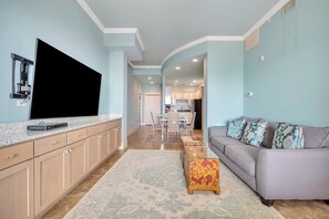 Living area - One bedroom condominium with premium ocean view! (Saint Simons Island)