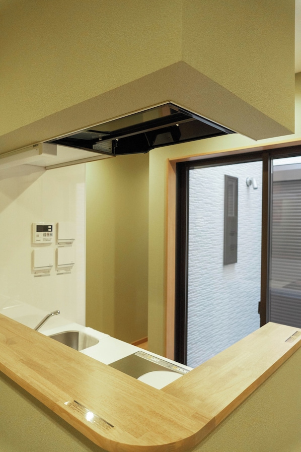 Standard Double Room, Non Smoking | Private kitchen | Fridge, microwave, stovetop, electric kettle