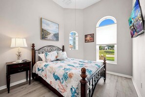 3 bedrooms, desk, iron/ironing board, travel cot - Amalfi Shore - with a Serene Freshwater Canal View - Vesteva (Cape Coral)