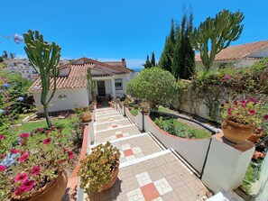 Property grounds - 2 Bed Villa - Sleeps 5 - Private Pool & Garden (Nerja)