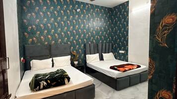 Family Twin Room | Blackout drapes, iron/ironing board, free WiFi