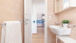 Shower, bidet - International *few steps from the sea* (Jesolo)