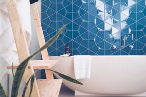 Shower, hair dryer - Aquabelle Six - the perfect Rye couples retreat (Rye)