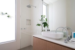 Douche, séchoir à cheveux