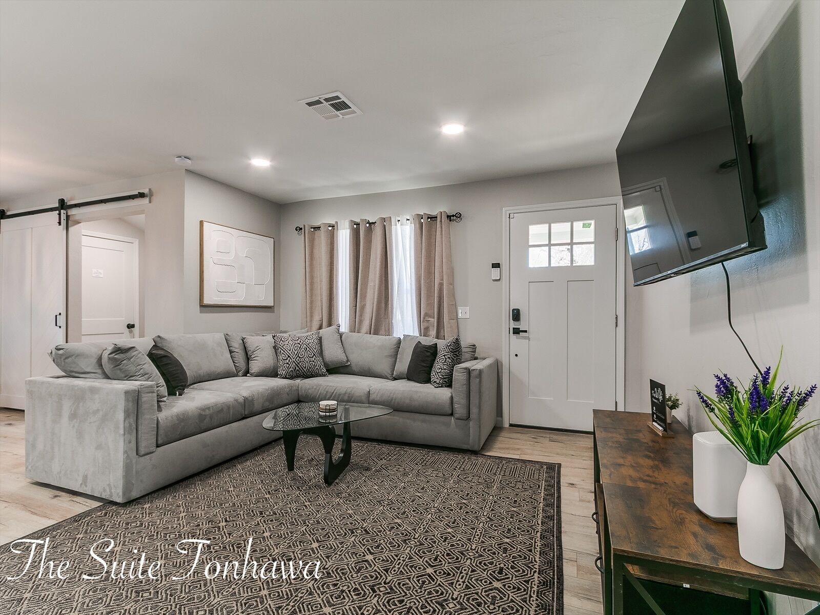 Luxury Downtown Retreat - Walk To Main St - New Stylish & Comfy! - Norman, OK