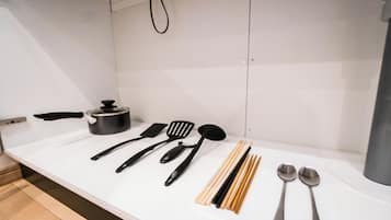 Standard Double Room, Non Smoking | Private kitchen | Fridge, microwave, stovetop, electric kettle